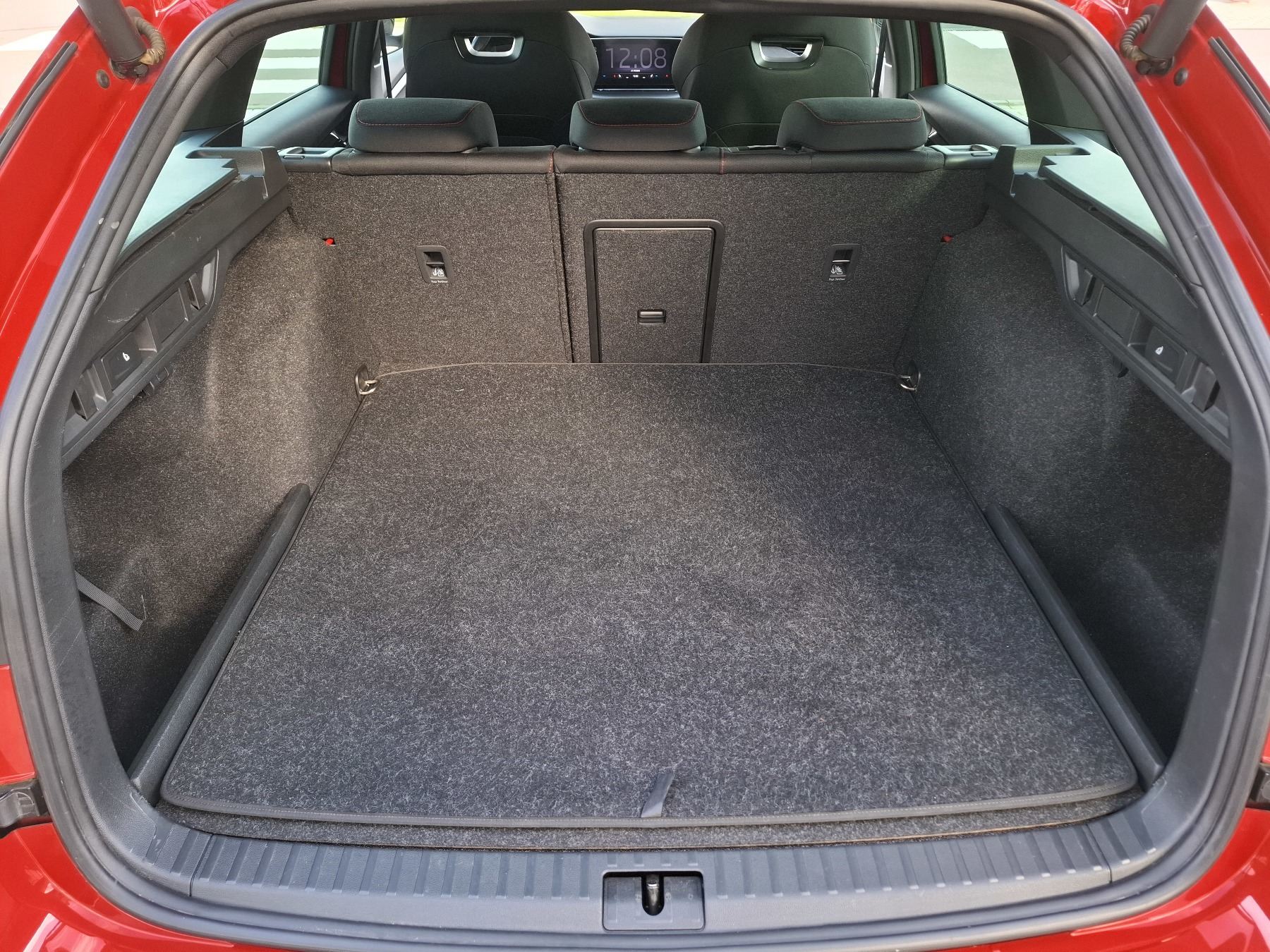 Combi RS iV 1.4 TSI DSG 180 kW Hybrid 10