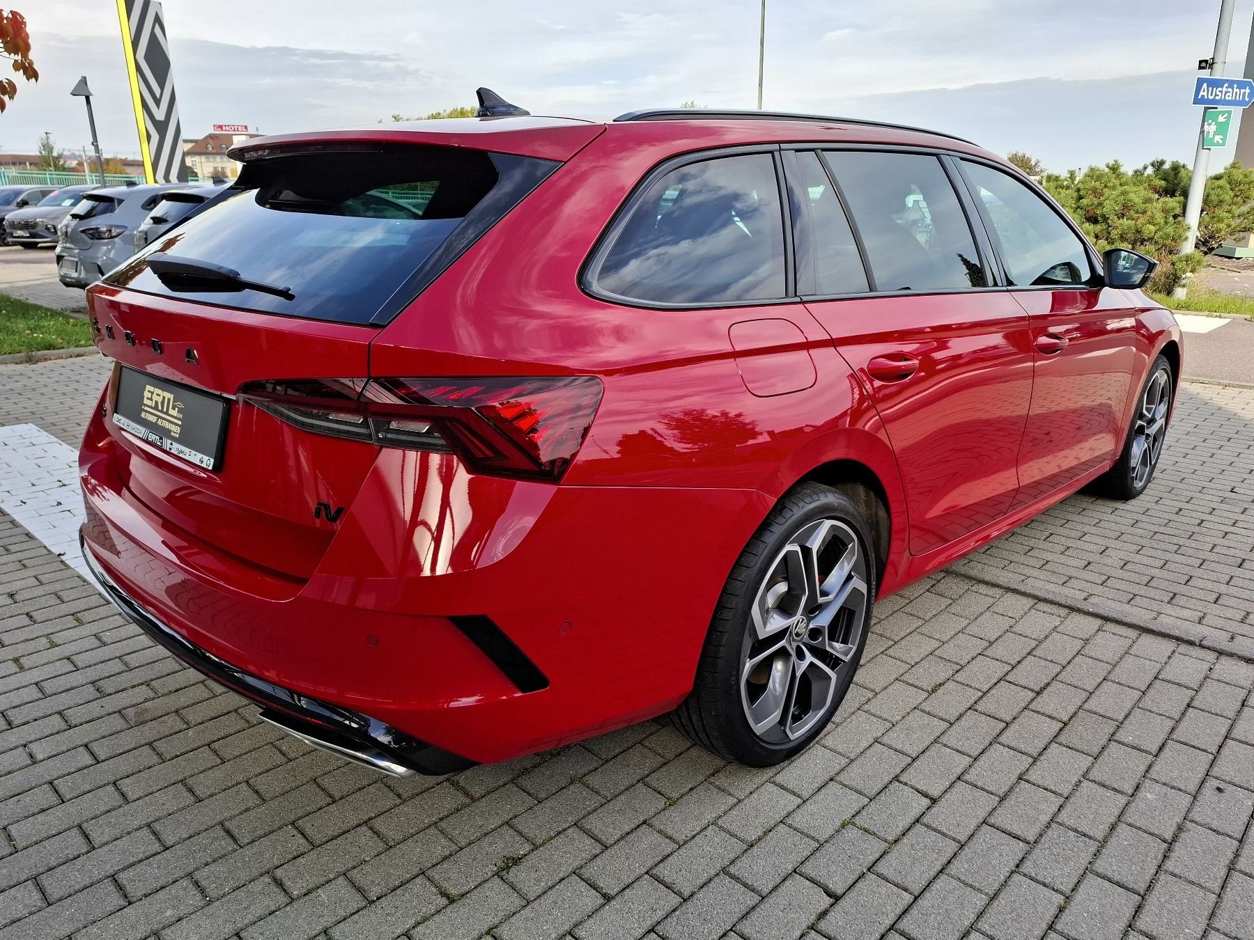 Combi RS iV 1.4 TSI DSG 180 kW Hybrid 6