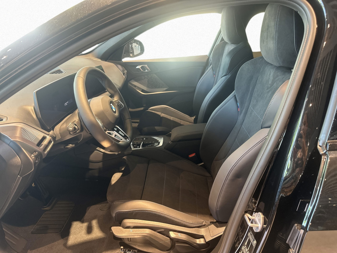 118d M Sport DA RFK DAB SHZ AHK Tempo SpoSi Sportpaket Bluetooth Navi LED Klima PDC el. Fenster 11