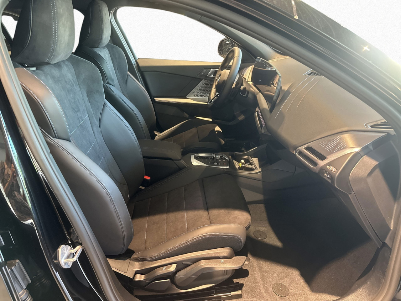 118d M Sport DA RFK DAB SHZ AHK Tempo SpoSi Sportpaket Bluetooth Navi LED Klima PDC el. Fenster 12