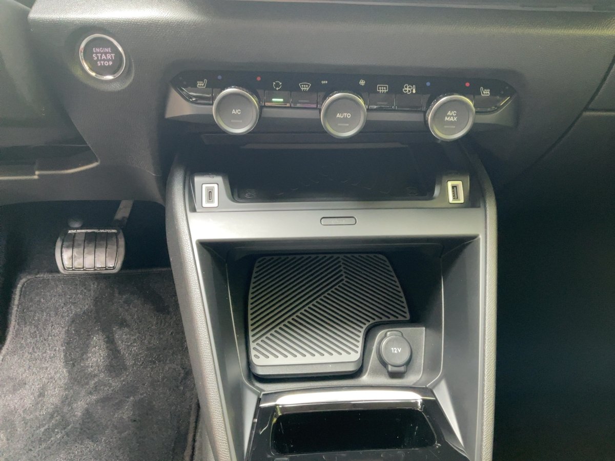 1.2 PureTech 130 Max LED/Navi/SHZ/2xKlima/LM 14