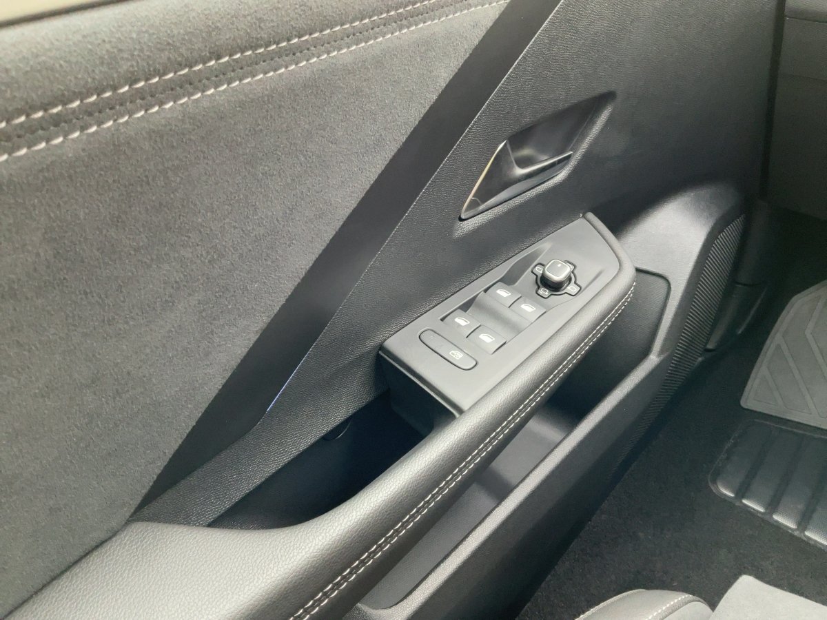 L ST 1.6T Plugin Hybrid Ultimate NAVI+AHZV+KAMERA 11