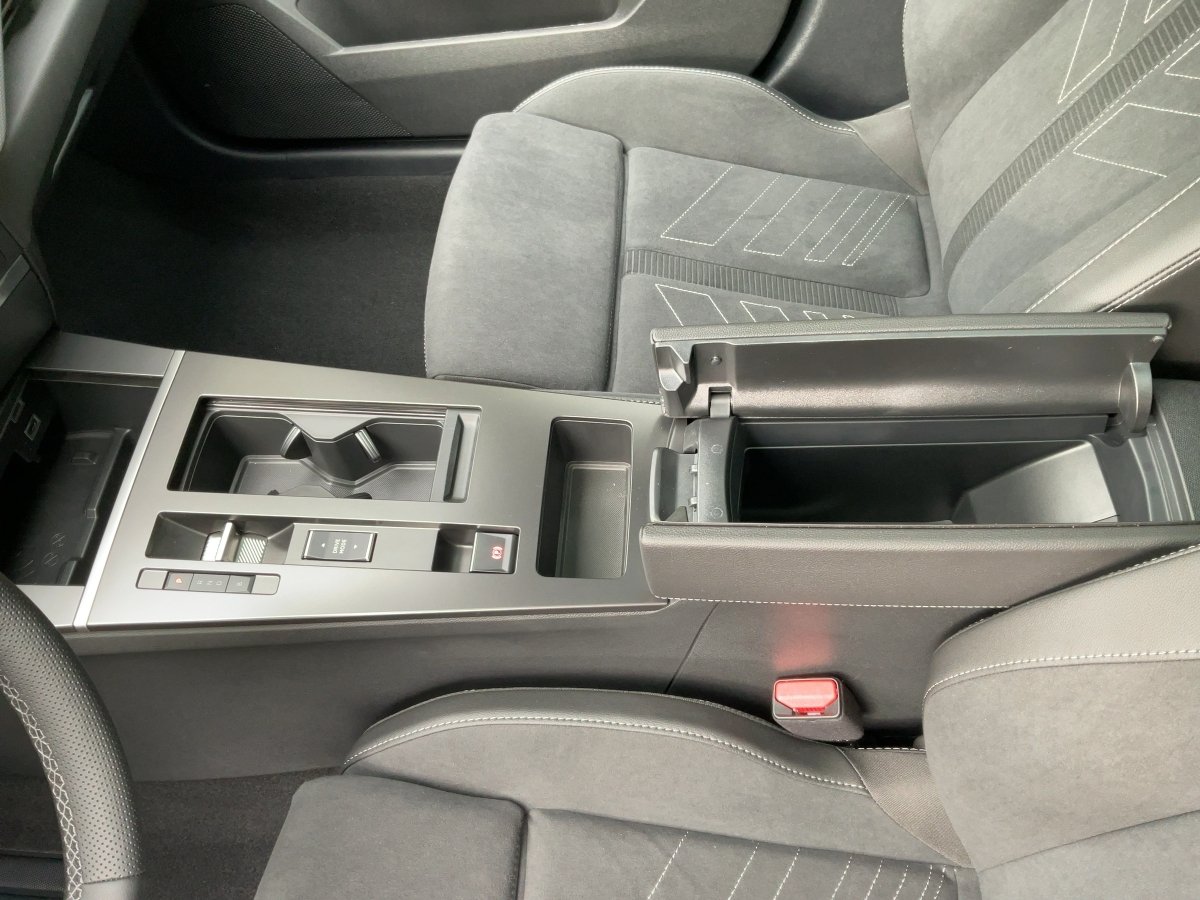L ST 1.6T Plugin Hybrid Ultimate NAVI+AHZV+KAMERA 15