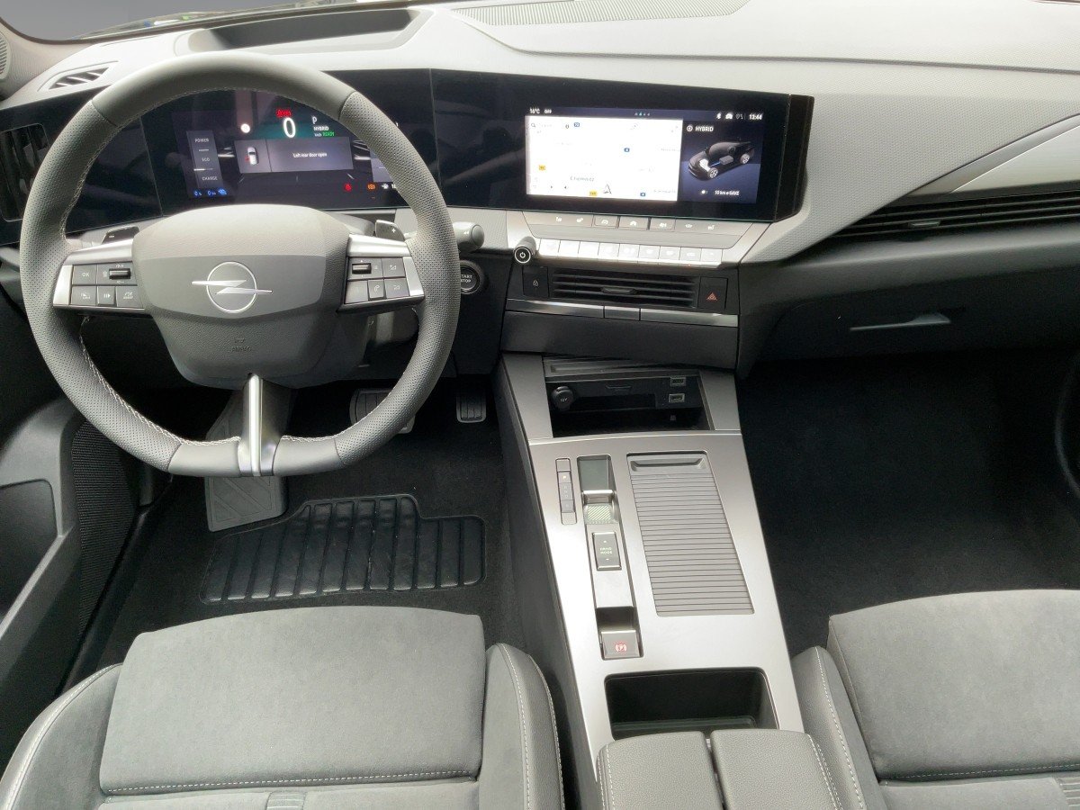 L ST 1.6T Plugin Hybrid Ultimate NAVI+AHZV+KAMERA 9