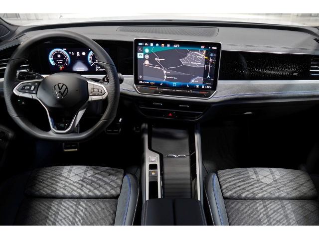 R-Line 2.0 TDI DSG Pano AHK Matrix 6