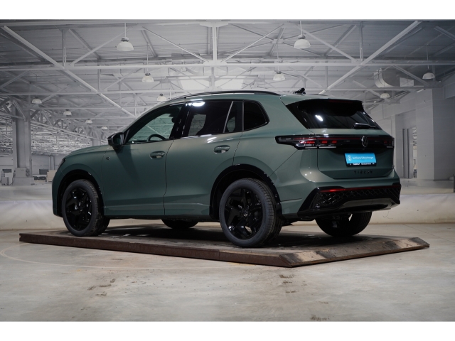 R-Line 1.5 eTSI 360 AHK Black Style 2