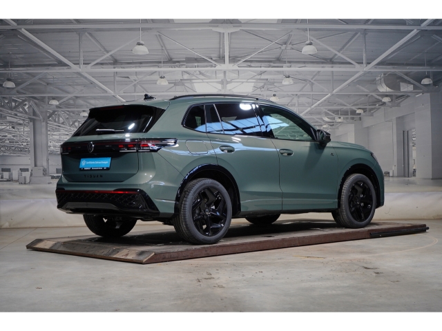 R-Line 1.5 eTSI 360 AHK Black Style 3