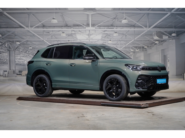R-Line 1.5 eTSI 360 AHK Black Style 4