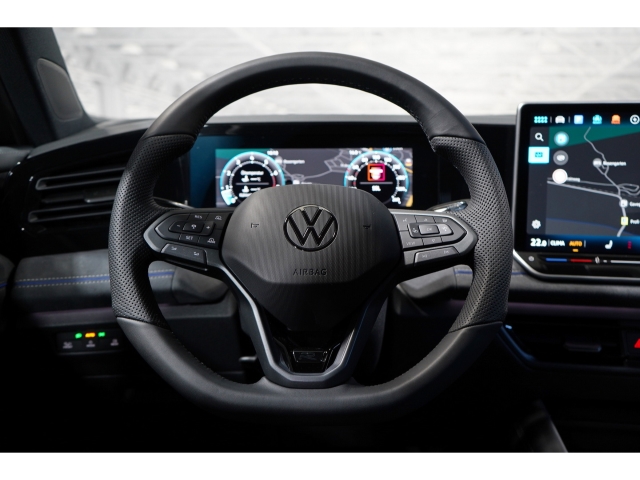 R-Line 1.5 eTSI 360 AHK Black Style 7