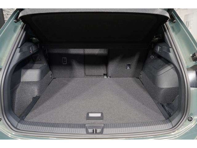 R-Line 1.5 eTSI 360 AHK Black Style 11