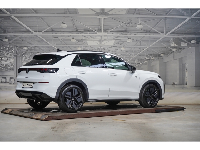 R-Line 1.5 eTSI OPF DSG Black Style IQ.LIGHT 3