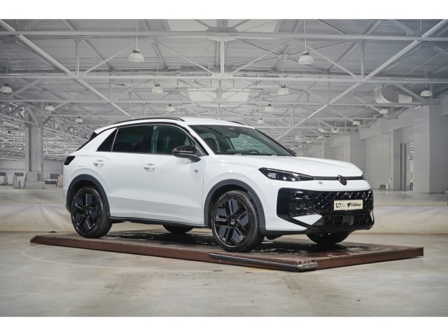 R-Line 1.5 eTSI OPF DSG Black Style IQ.LIGHT 4
