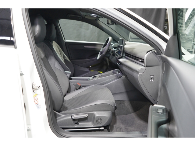 R-Line 1.5 eTSI OPF DSG Black Style IQ.LIGHT 5