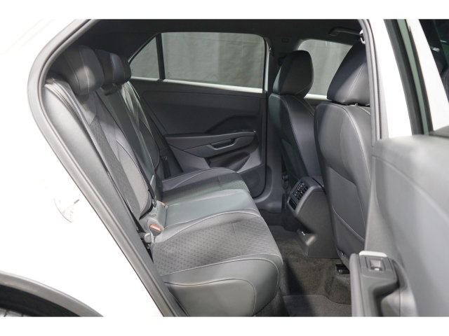 R-Line 1.5 eTSI OPF DSG Black Style IQ.LIGHT 10