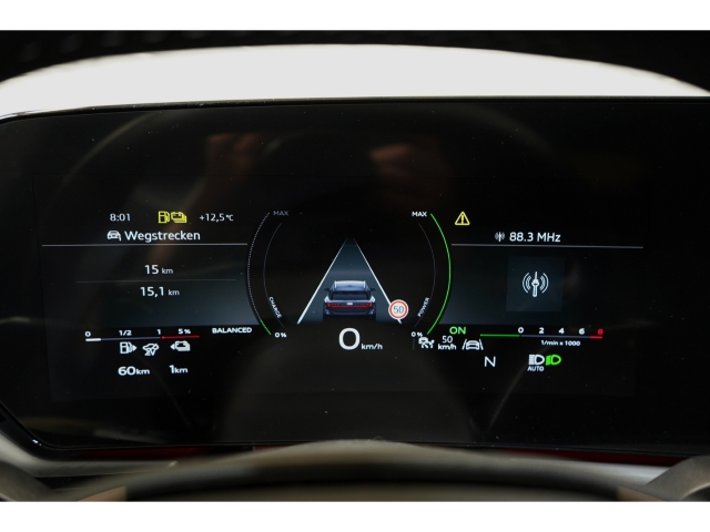 Avant e-hybrid quattro S line AHK HuD 360 Kamer 8