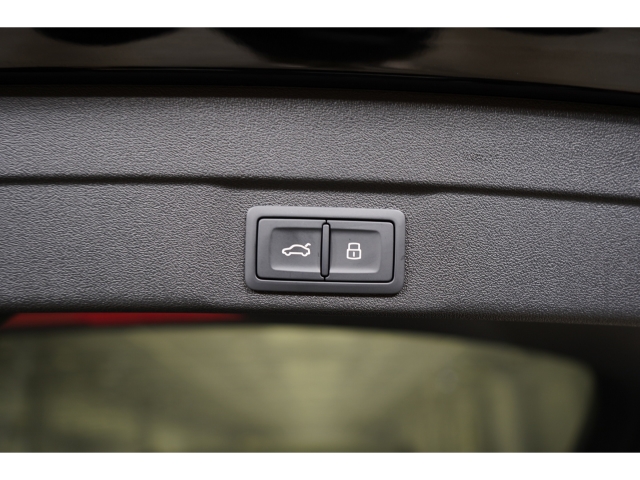 Avant e-hybrid quattro S line AHK HuD 360 Kamer 12