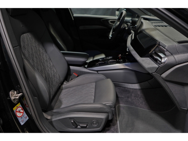 Avant e-hybrid quattro S line AHK 360 ACC 5