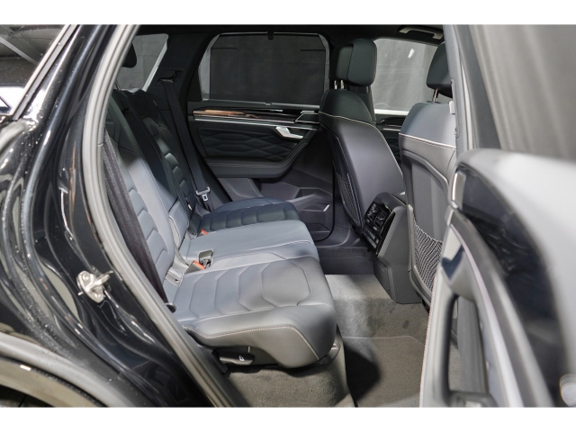 R-Line 3.0 TDI 360 Pano AHK 10