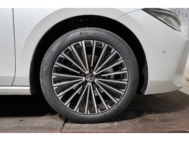 2.0 TDI DSG Elegance AHK IQ.DRIVE 13