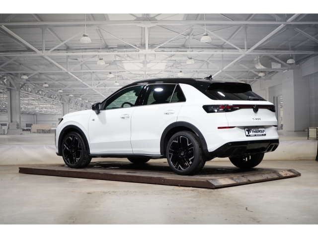 R-Line 1.5 eTSI OPF DSG Black Style IQ.LIGHT 2
