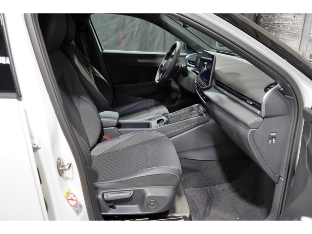 R-Line 1.5 eTSI OPF DSG Black Style IQ.LIGHT 5