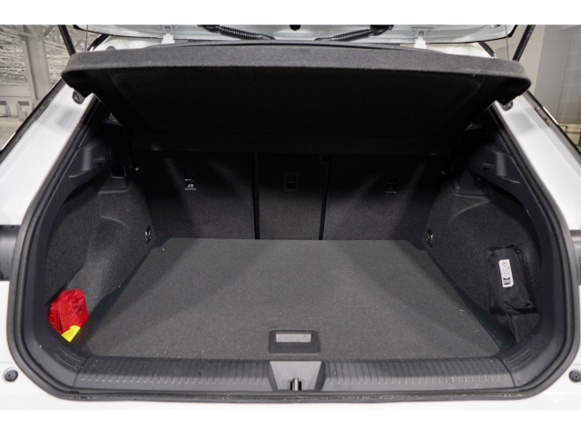 R-Line 1.5 eTSI OPF DSG Black Style IQ.LIGHT 9