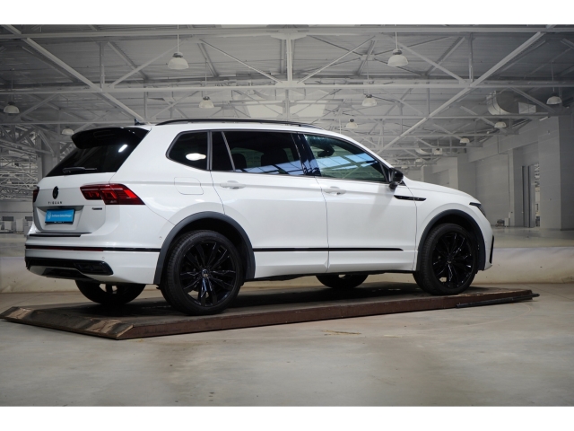 2.0 TSI 4M R-Line Black Style Head 3