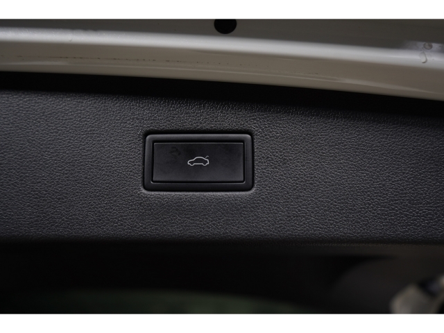 2.0 TSI 4M R-Line Black Style Head 12