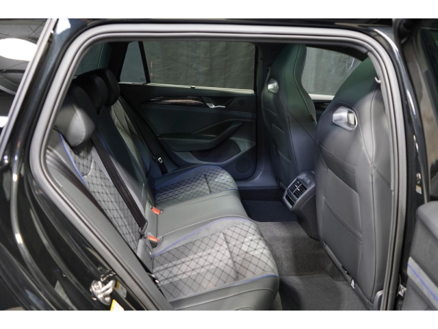 R-Line 2,0TDI Black Style IQ.LIGHT 10