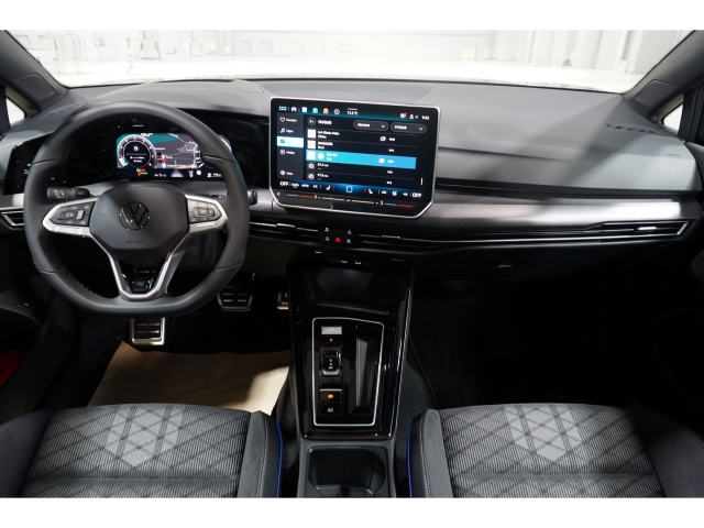 R-Line 1.5 eTSI DSG AHK Matrix Panora 6