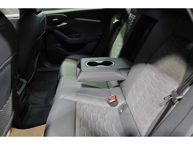 Avant S line business quattro AHK HUD LU 10