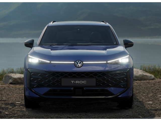 R-Line 1.5 eTSI DSG Black Style IQ.LIGHT IQ. 4
