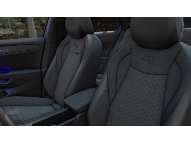 R-Line 1.5 eTSI DSG Black Style IQ.LIGHT IQ. 9