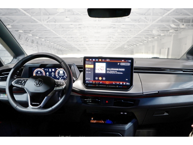 2.0 TDI DSG Generation AHK IQ.LIGHT 6