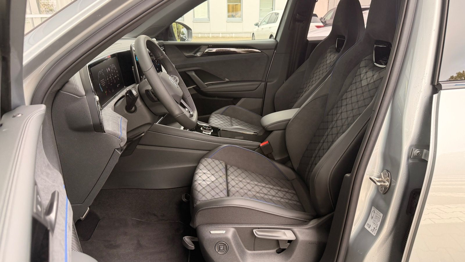 R-Line 2,0l TDI 150PS AHK IQ.Drive Black&Style
