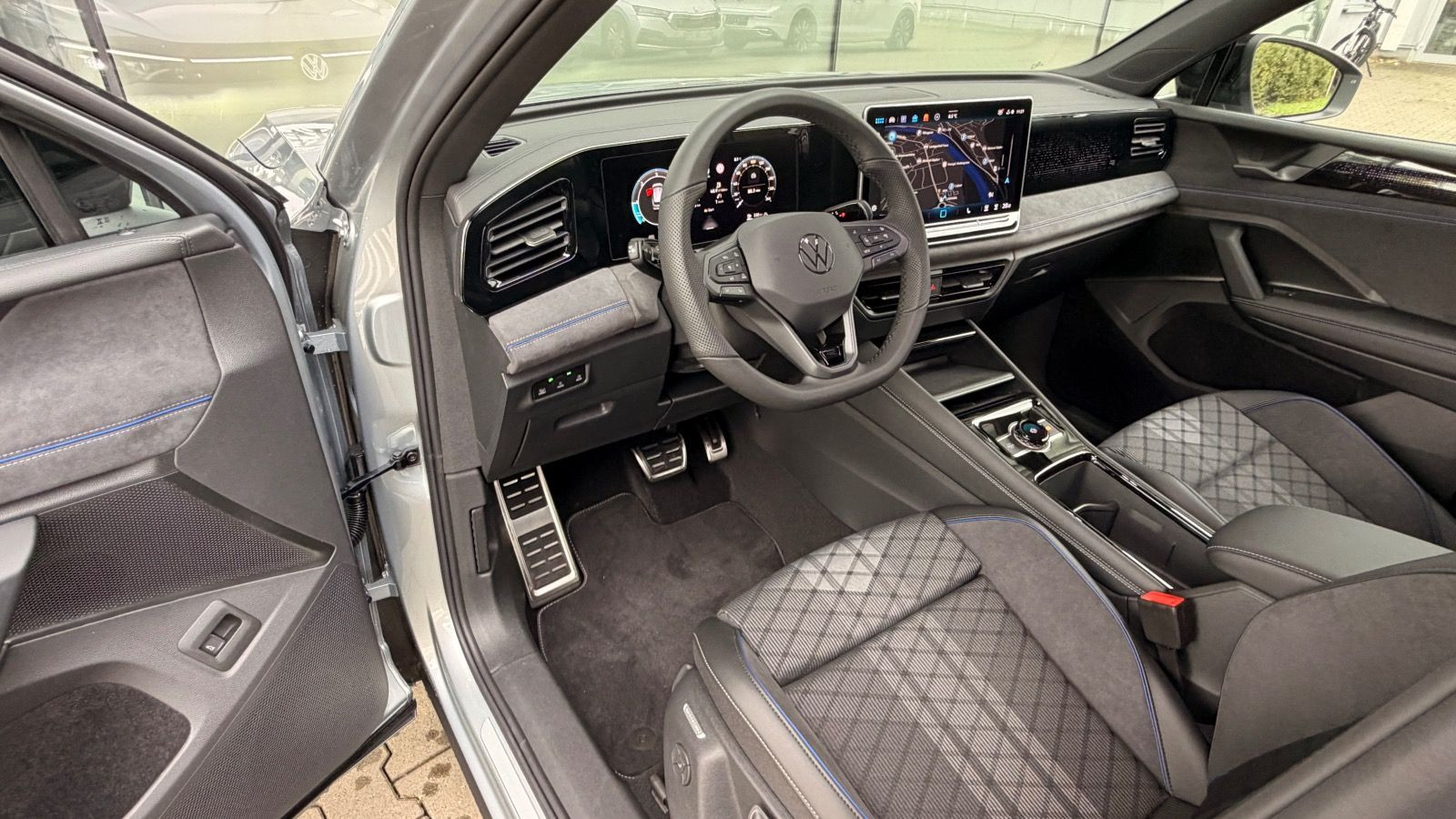 R-Line 2,0l TDI 150PS AHK IQ.Drive Black&Style