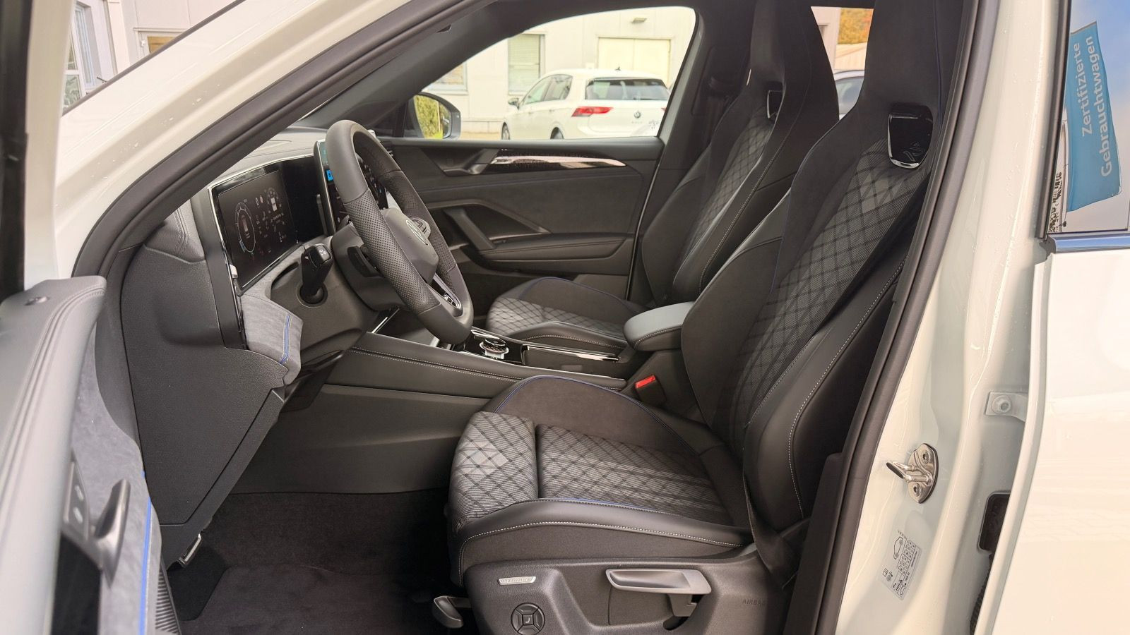 R-Line 2,0l TSI 4M 204 PS AHK IQ.Drive Black&Style